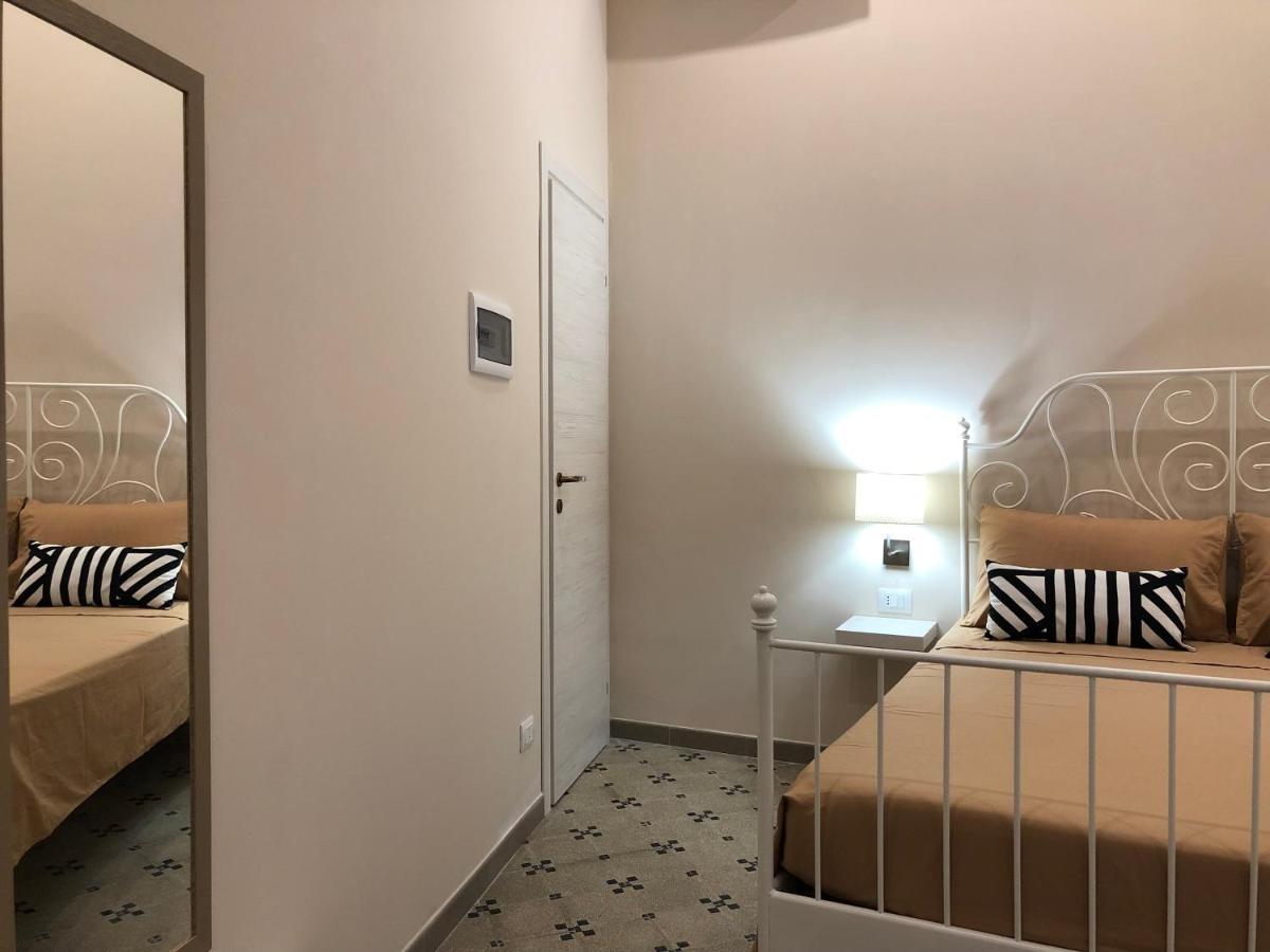 B&B Meliora Rooms อาโวลา ภายนอก รูปภาพ