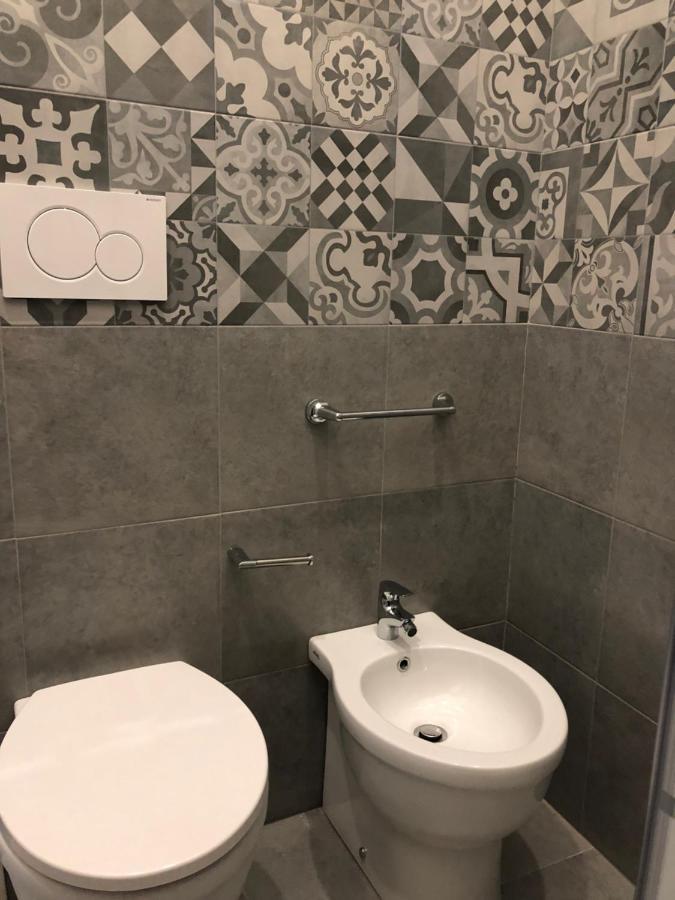 B&B Meliora Rooms อาโวลา ภายนอก รูปภาพ