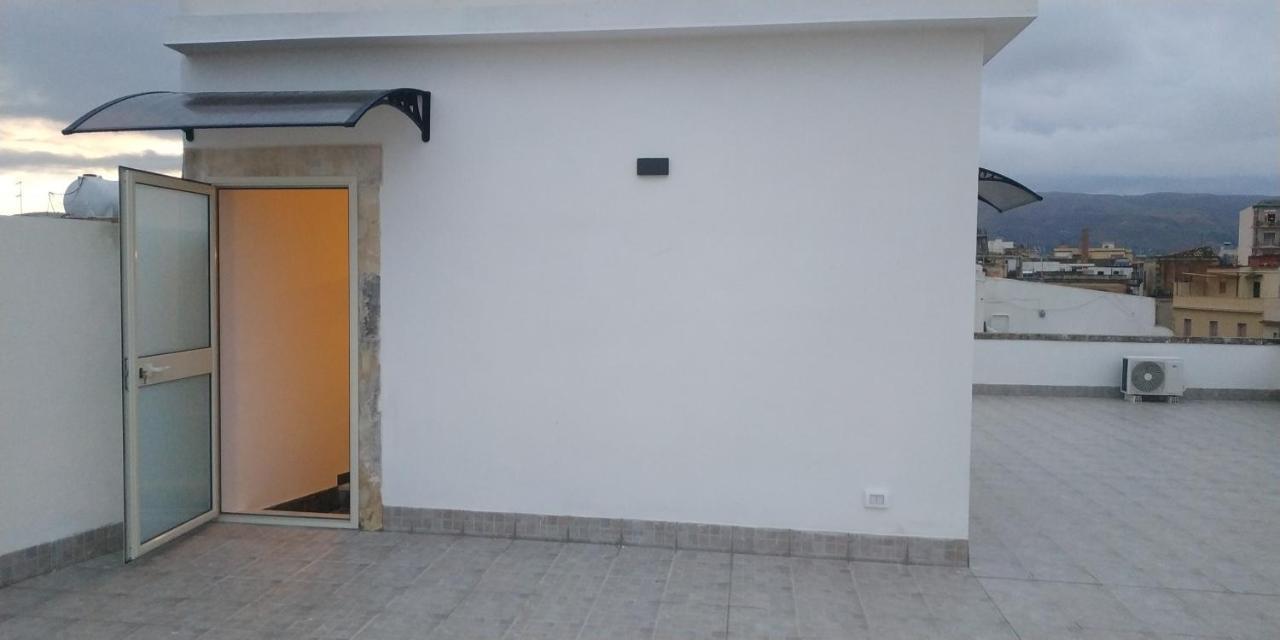 B&B Meliora Rooms อาโวลา ภายนอก รูปภาพ