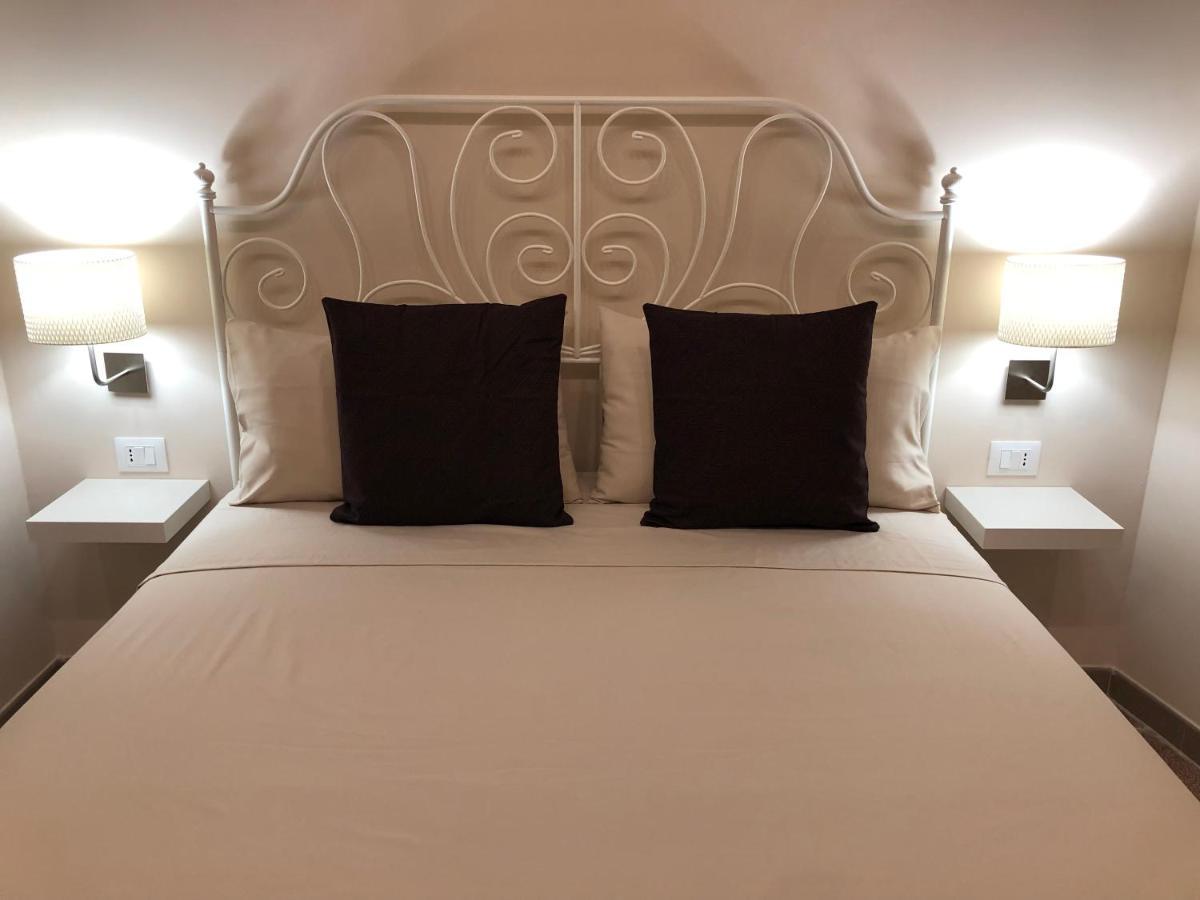 B&B Meliora Rooms อาโวลา ภายนอก รูปภาพ