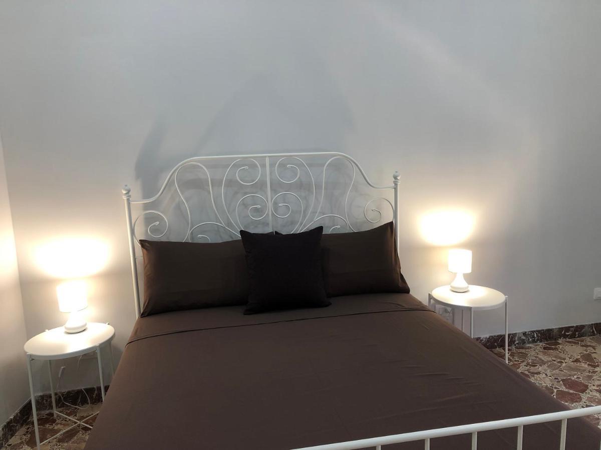 B&B Meliora Rooms อาโวลา ภายนอก รูปภาพ