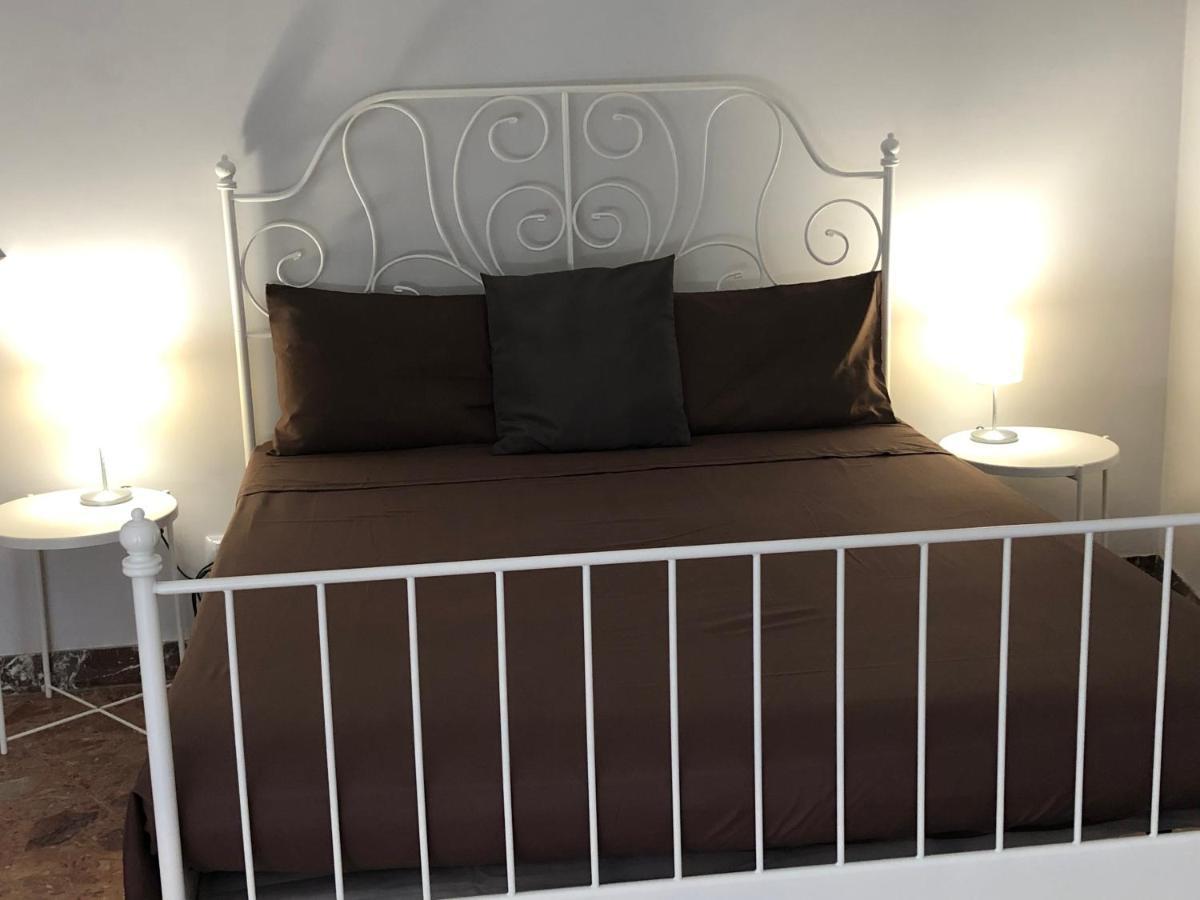 B&B Meliora Rooms อาโวลา ภายนอก รูปภาพ