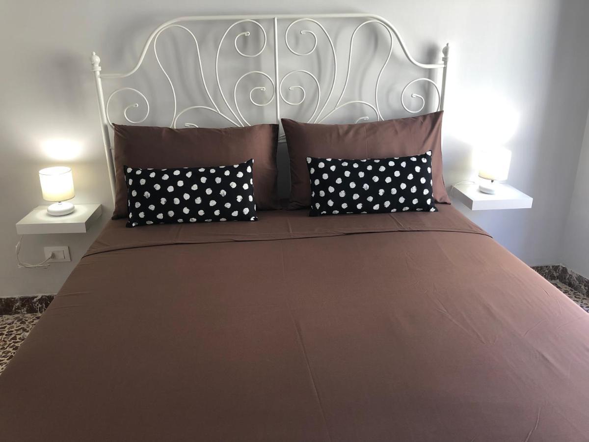 B&B Meliora Rooms อาโวลา ภายนอก รูปภาพ