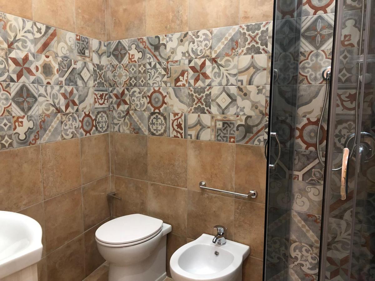 B&B Meliora Rooms อาโวลา ภายนอก รูปภาพ