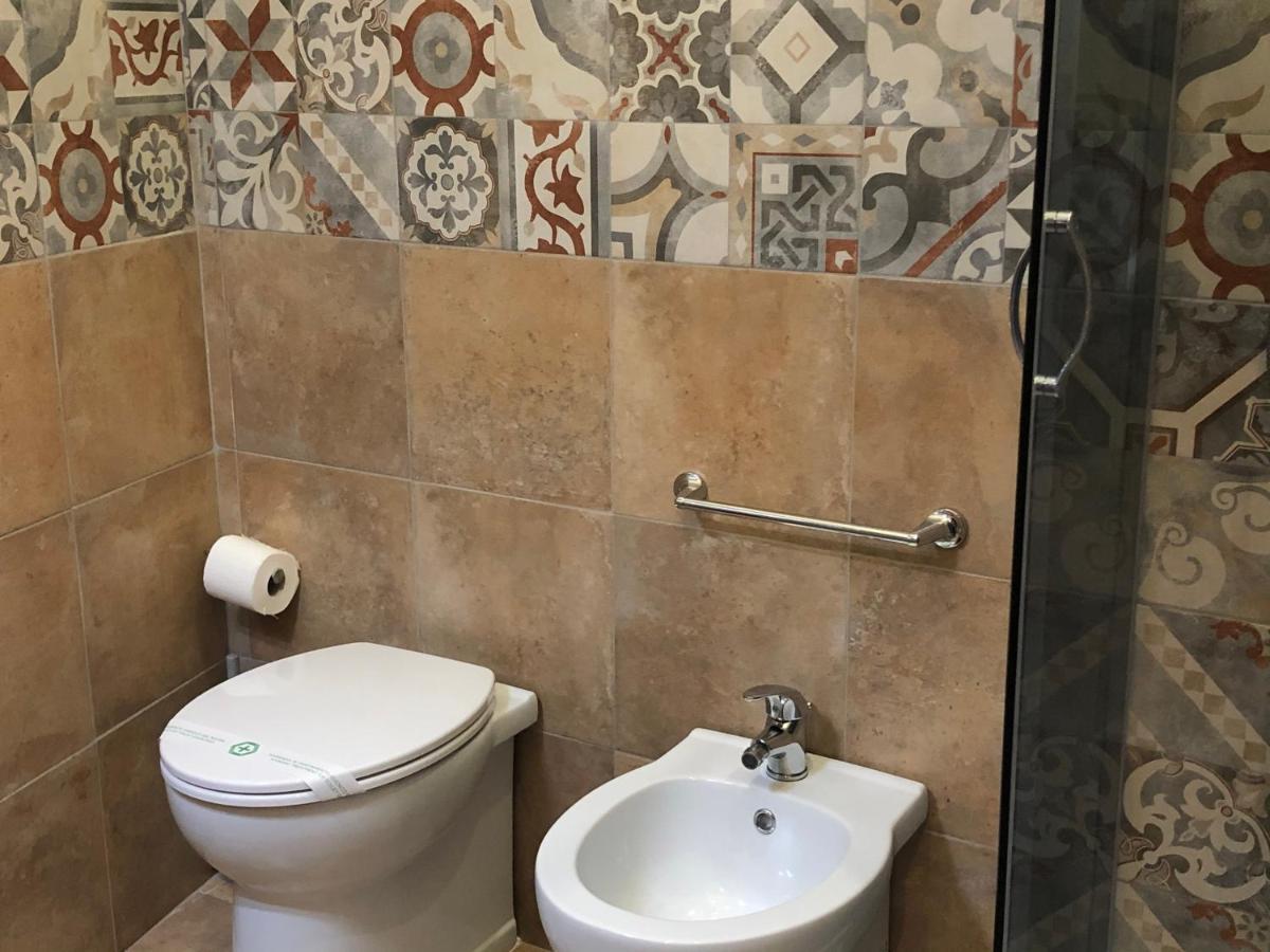 B&B Meliora Rooms อาโวลา ภายนอก รูปภาพ