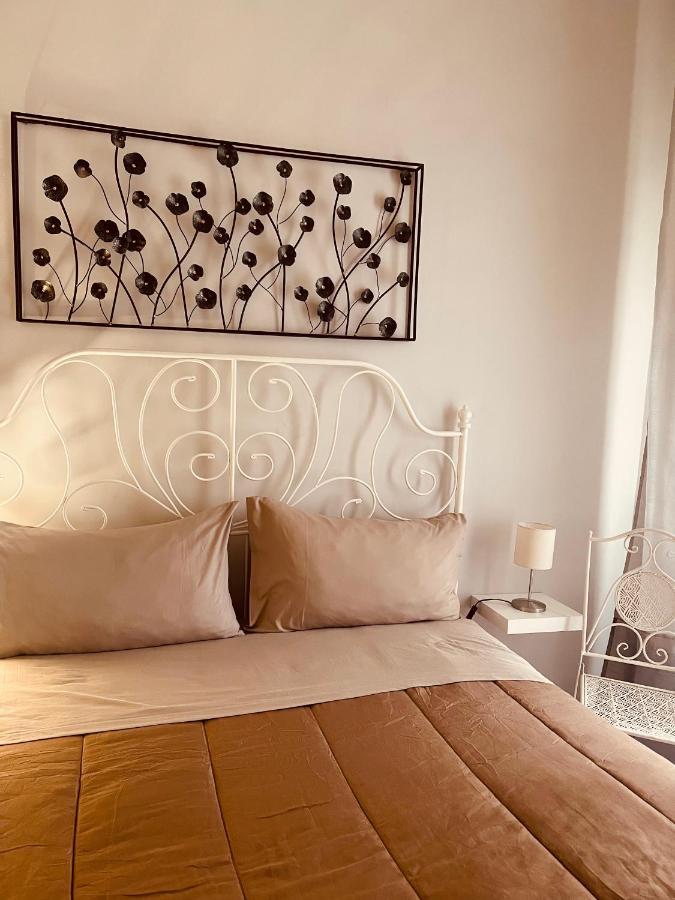 B&B Meliora Rooms อาโวลา ภายนอก รูปภาพ