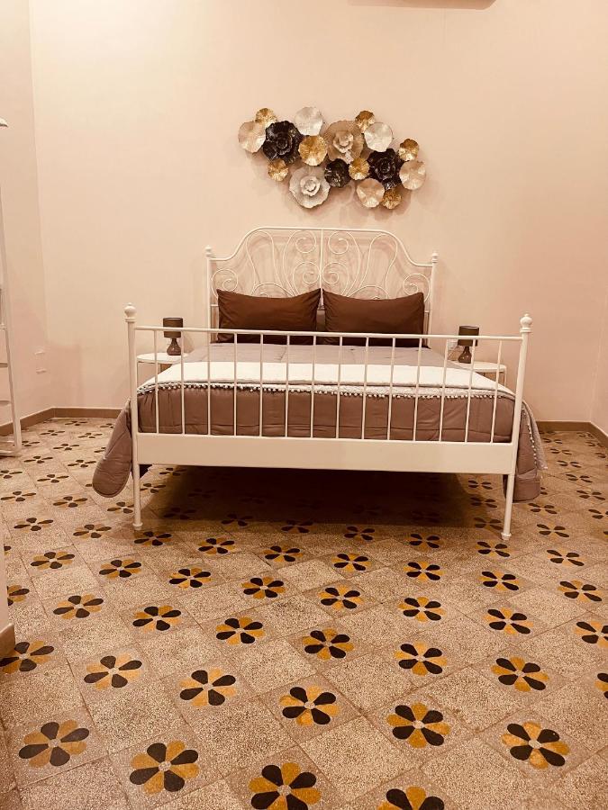 B&B Meliora Rooms อาโวลา ภายนอก รูปภาพ