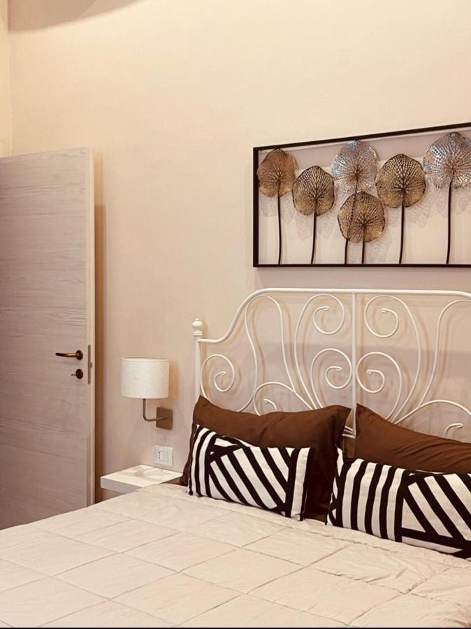 B&B Meliora Rooms อาโวลา ภายนอก รูปภาพ