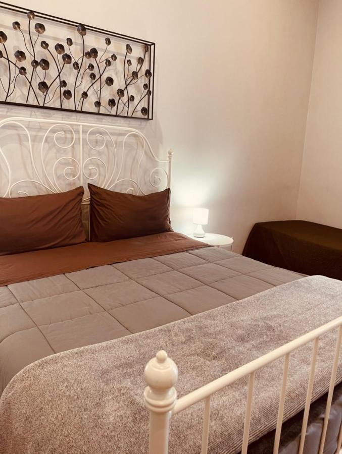 B&B Meliora Rooms อาโวลา ภายนอก รูปภาพ