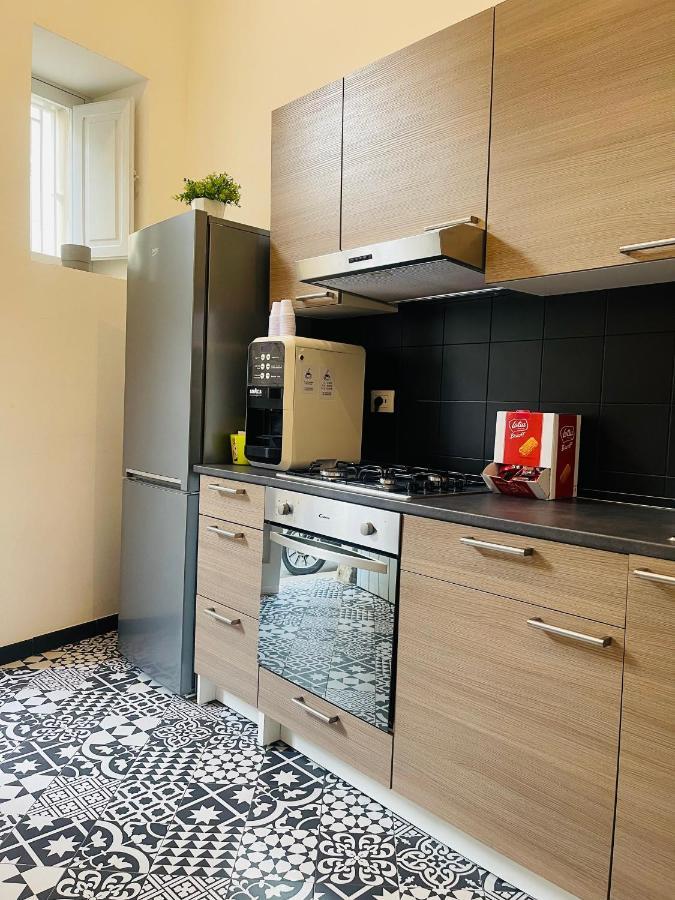B&B Meliora Rooms อาโวลา ภายนอก รูปภาพ
