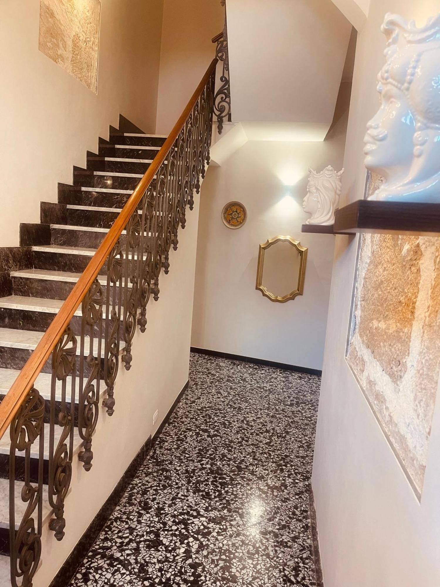 B&B Meliora Rooms อาโวลา ภายนอก รูปภาพ